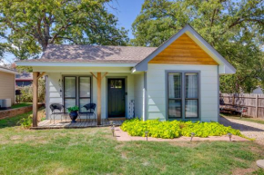 Charming Granbury Cottage Retreat with Private Patio